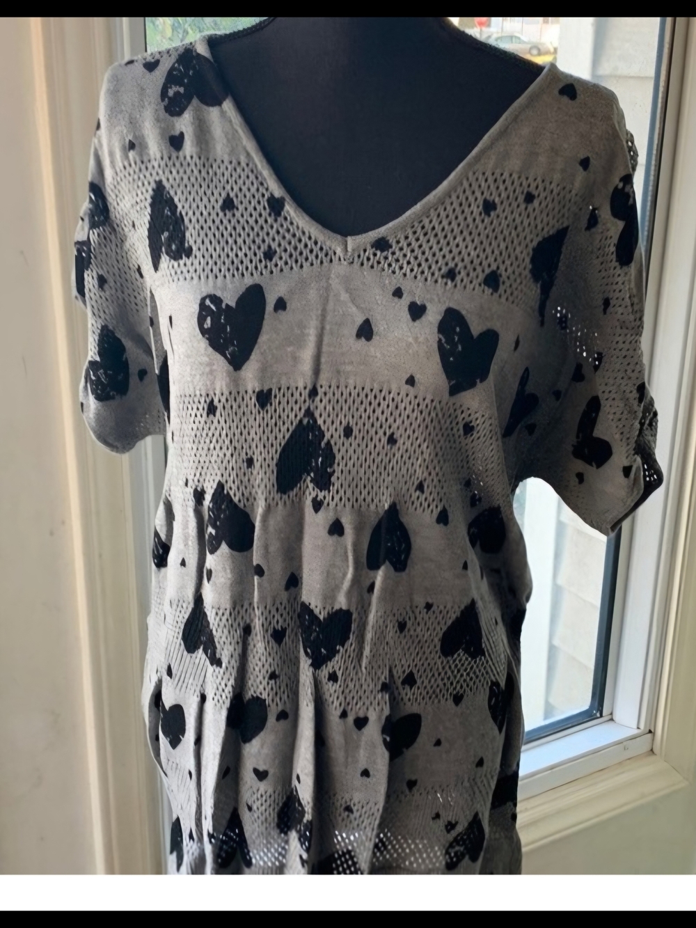 Torrid Heart Print Sweater. V neck. Knit Fabric. Light Weight.  Size 2XL
